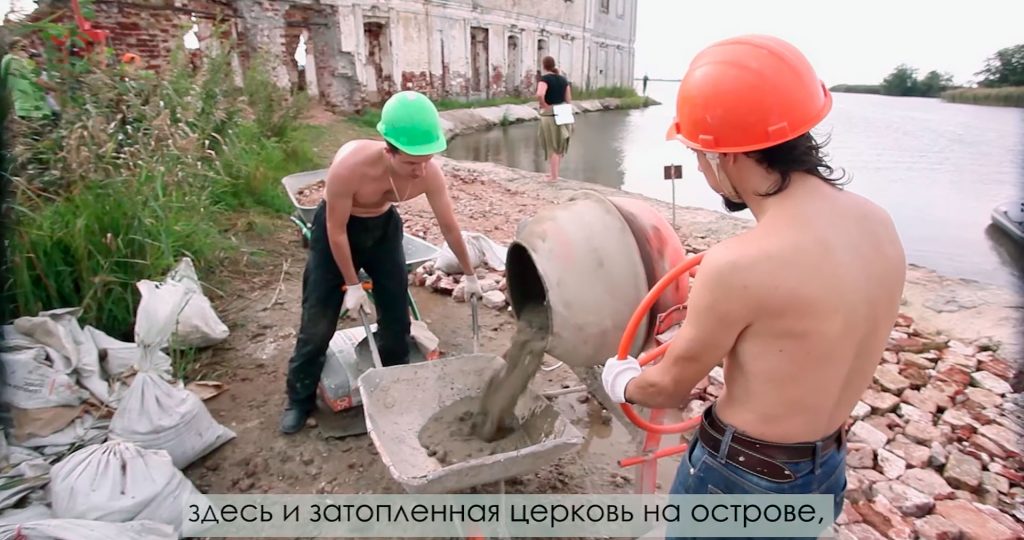 Незатопленные истории Белого озера (2019 Анор Тукаев) Давеча Документальный фильм «Незатопленные истории Белого озера» основан на воспоминаниях переселенцев из затопленных деревень и сёл Белозерья, чьи родные дома оказались под водой не от природной стихии, а от рук людей. Режиссёр и автор сценария картины — Анор Тукаев, а участники фильма — жители Вологды, Санкт-Петербурга, Белозерска и даже Москвы. Таков был масштаб расселения жителей затапливаемых территорий.